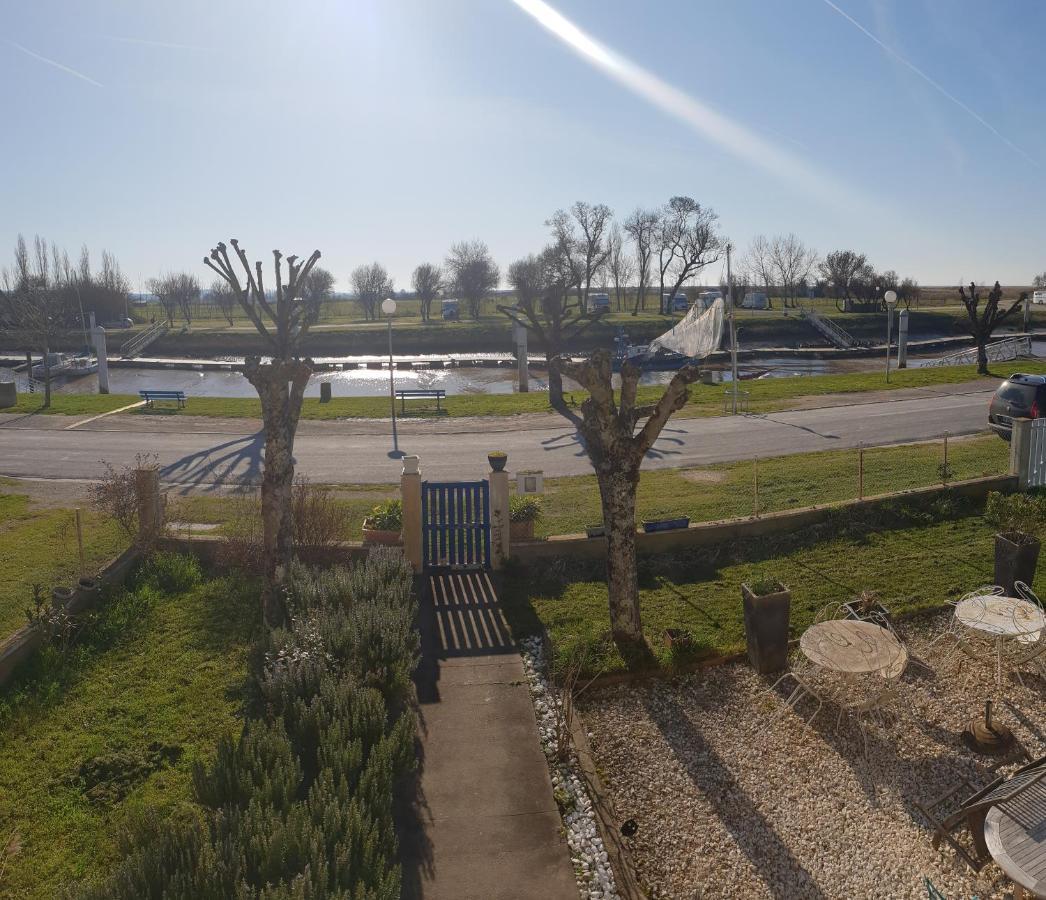 Grande Maison Charentaise Avec Vue Sur Le Chenal Superbes Couches De Soleil Sur L Estuaire De La Gironde! Ferienhaus Mortagne-sur-Gironde