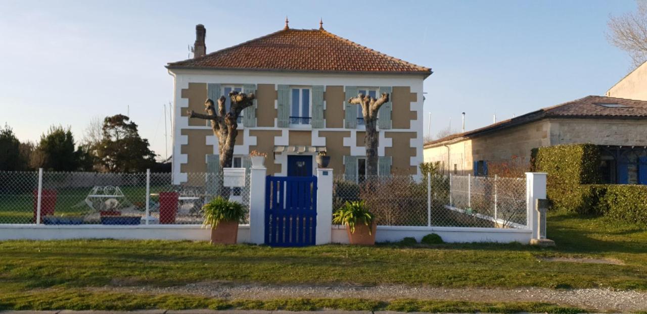 Grande Maison Charentaise Avec Vue Sur Le Chenal Superbes Couches De Soleil Sur L Estuaire De La Gironde! * Mortagne-sur-Gironde