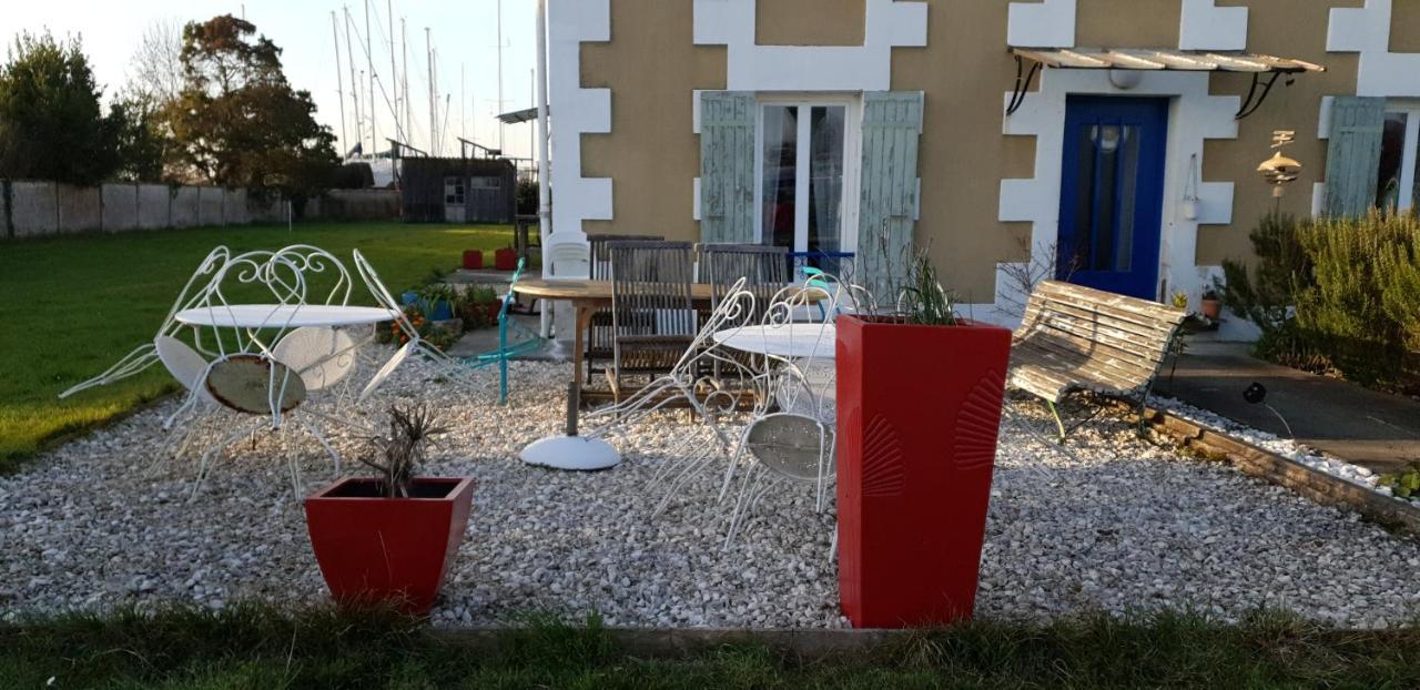 Grande Maison Charentaise Avec Vue Sur Le Chenal Superbes Couches De Soleil Sur L Estuaire De La Gironde! * Mortagne-sur-Gironde