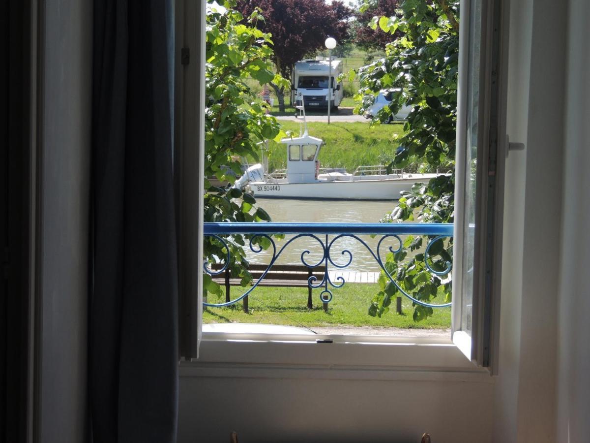 Grande Maison Charentaise Avec Vue Sur Le Chenal Superbes Couches De Soleil Sur L Estuaire De La Gironde! Ferienhaus
